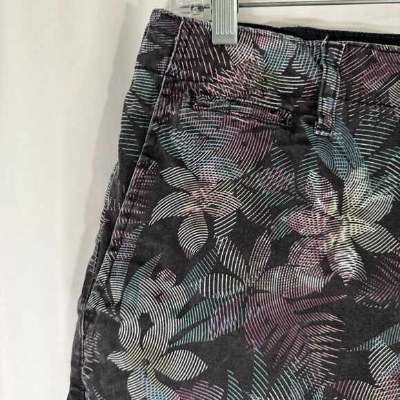 American Eagle Shorts Men's 30 Black Floral Hawaiian Chino Next Level Stretch - Picture 4 of 11